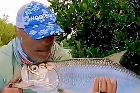 Crazy tarpon fight, Everglades National Park joeyflatsfishing.com
